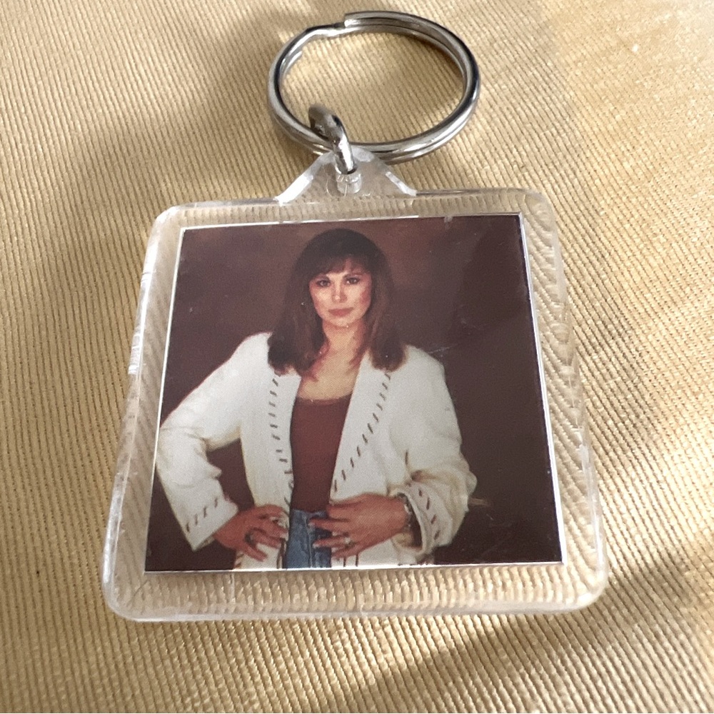 Vintage Suzy Bogguss Country Music Keychain